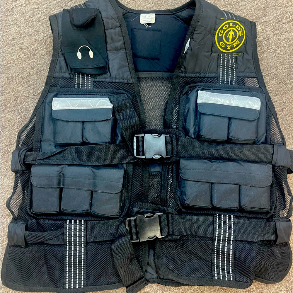 Gold’s Gym 20 Pound Adjustable Weighted Workout Vest Includes 20 Weights Black